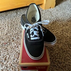Classic lace up Vans! Women size 9, Black